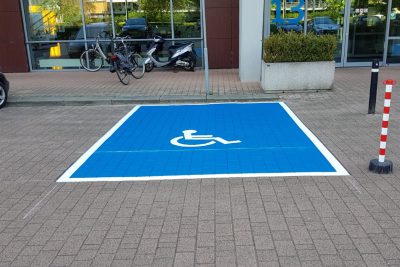 Parkeervakken bij het UWV in Hengelo