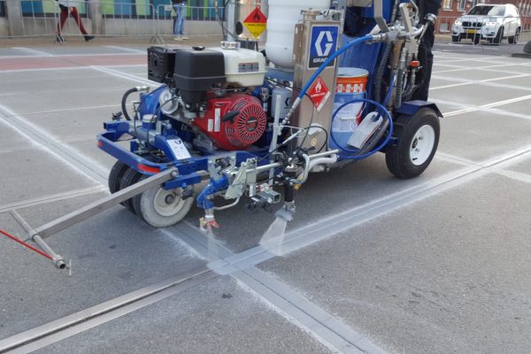 Antislip coating op ijzeren strips Enschede Stationsplein